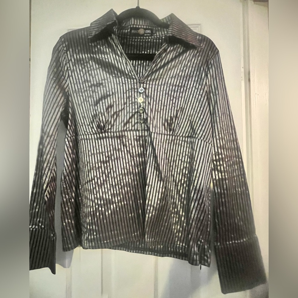 Silver shimmering v neck blouse in  XL